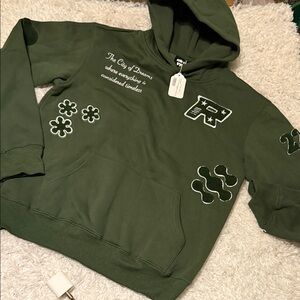 RetroVert embroidered Graphic Hoodie size medium NWT